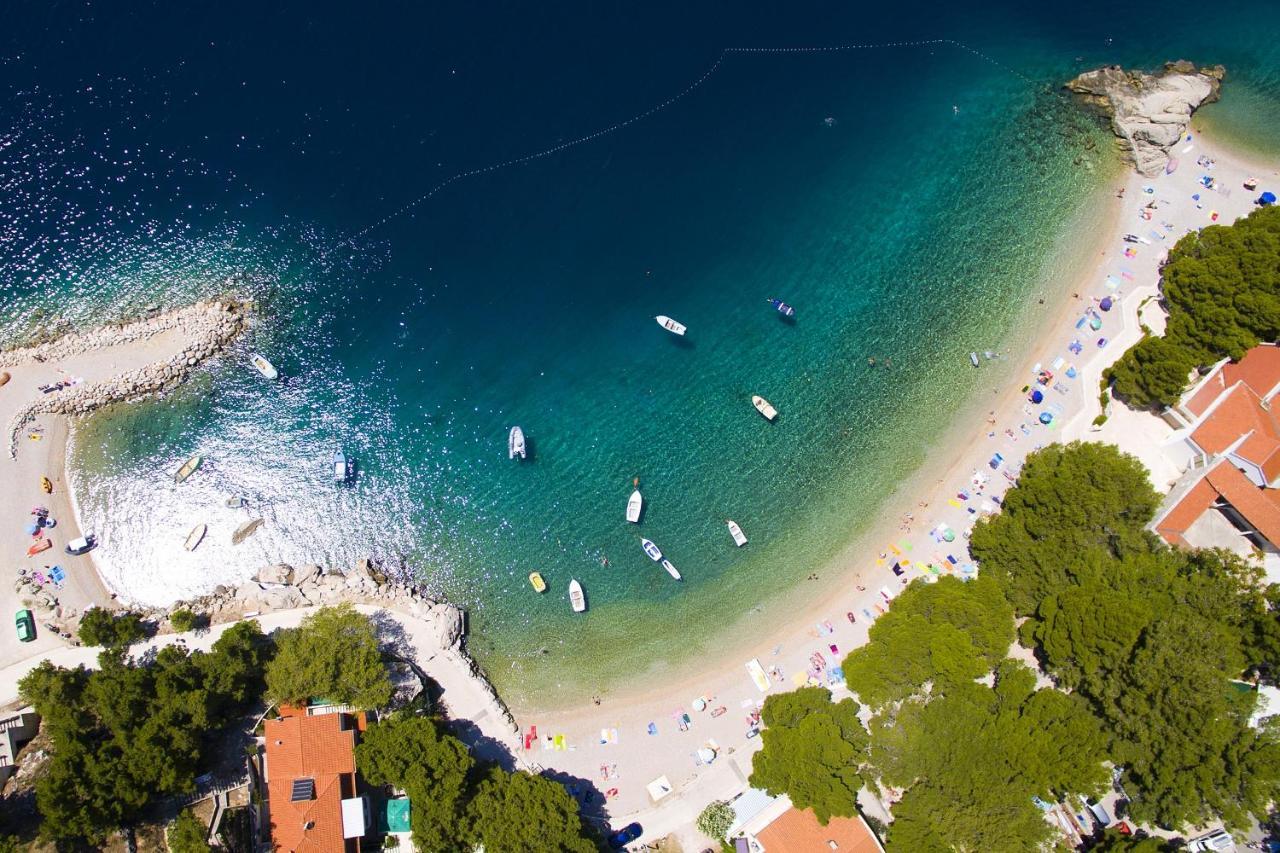 Apartments By The Sea Brela, Makarska - 6688 Esterno foto