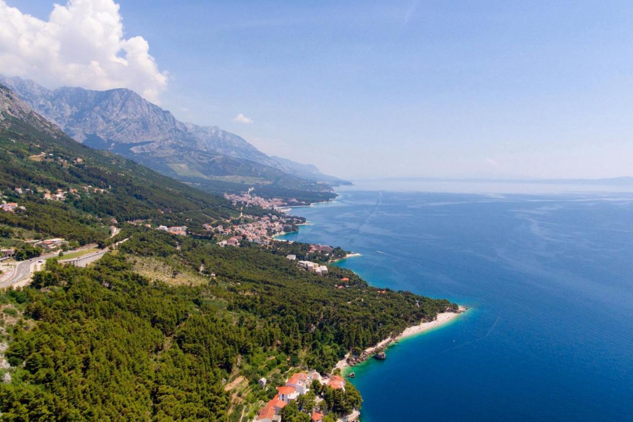 Apartments By The Sea Brela, Makarska - 6688 Esterno foto