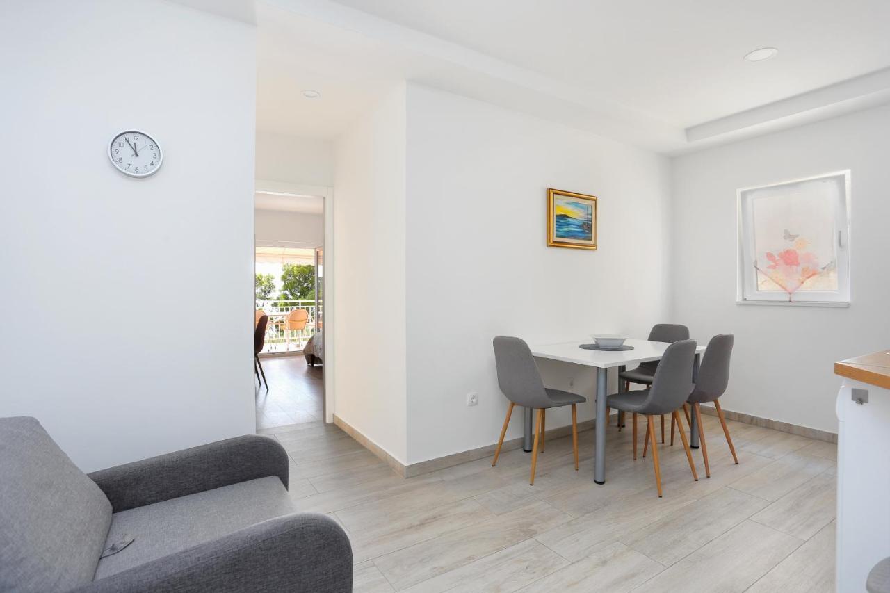 Apartments By The Sea Brela, Makarska - 6688 Esterno foto
