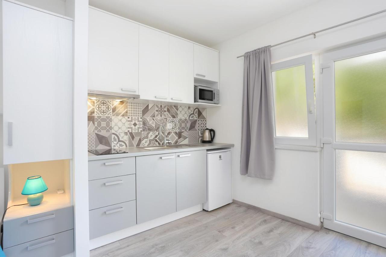 Apartments By The Sea Brela, Makarska - 6688 Esterno foto