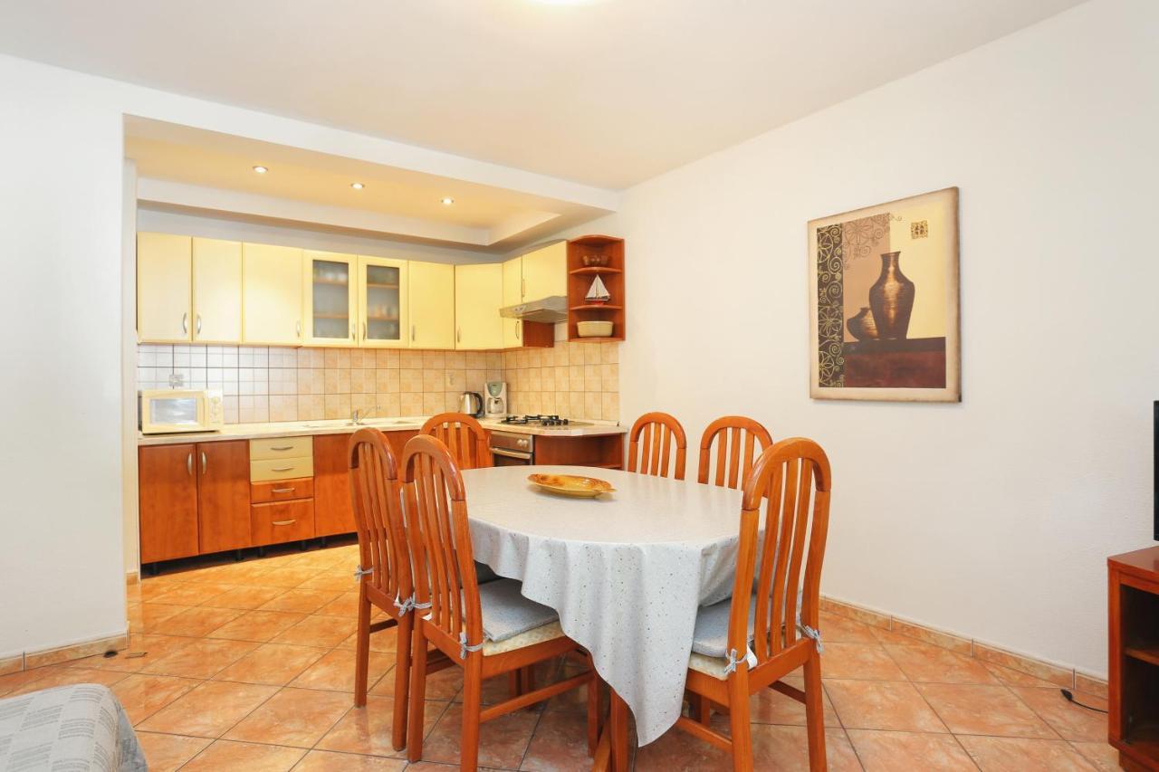 Apartments By The Sea Brela, Makarska - 6688 Esterno foto