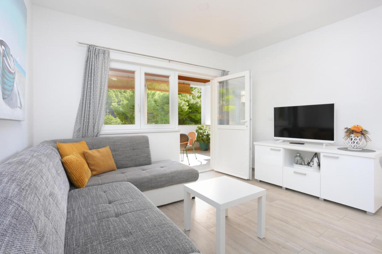 Apartments By The Sea Brela, Makarska - 6688 Esterno foto