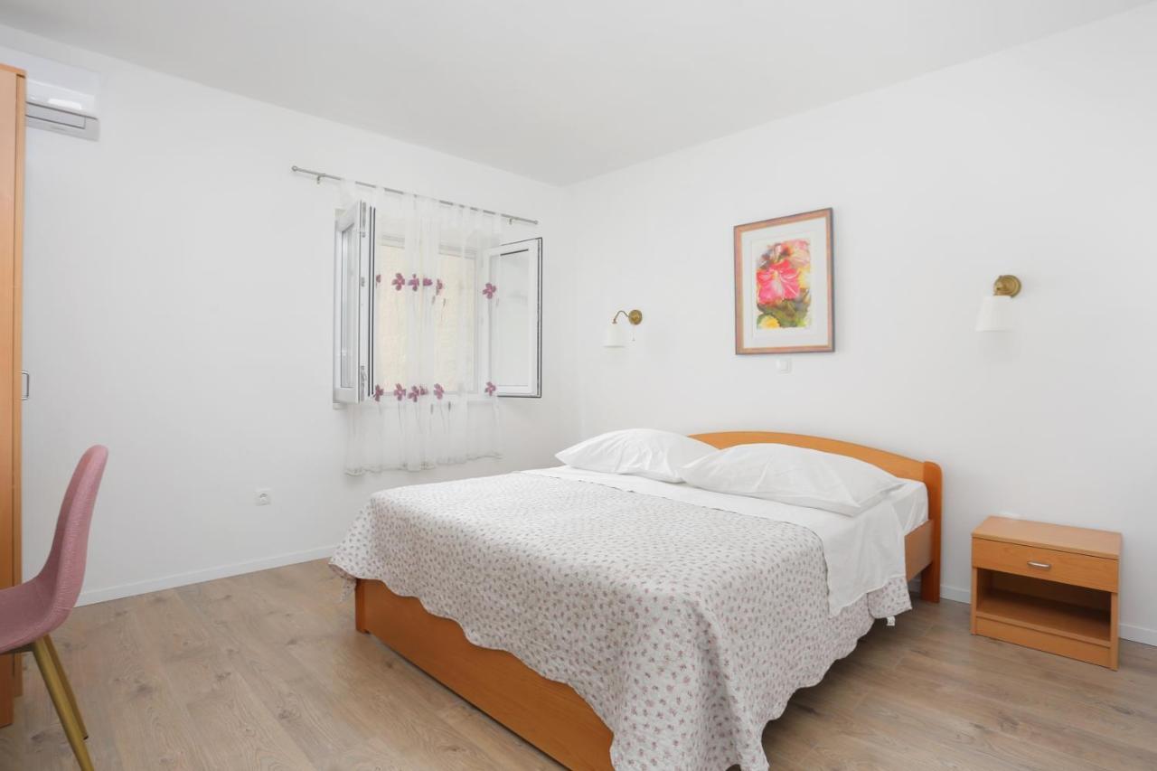 Apartments By The Sea Brela, Makarska - 6688 Esterno foto