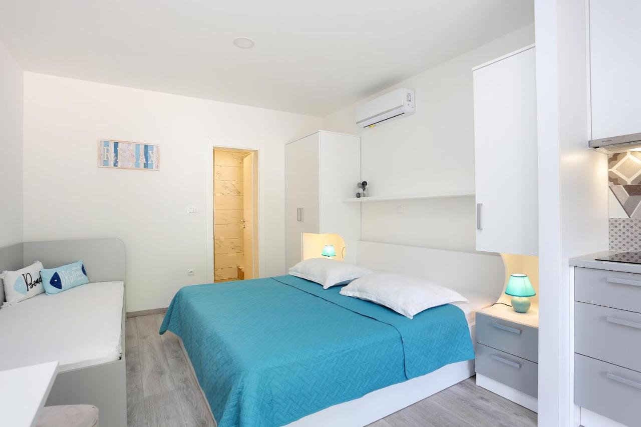 Apartments By The Sea Brela, Makarska - 6688 Esterno foto