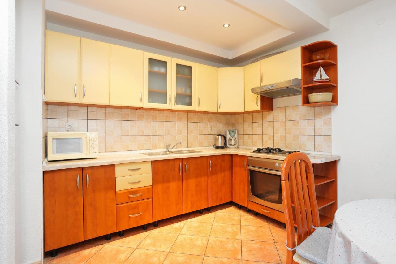 Apartments By The Sea Brela, Makarska - 6688 Esterno foto